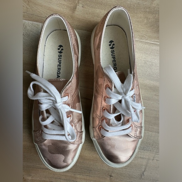 Never been worn • Pink camo SUPERGA tennis shoes • size 37 - Picture 2 of 4